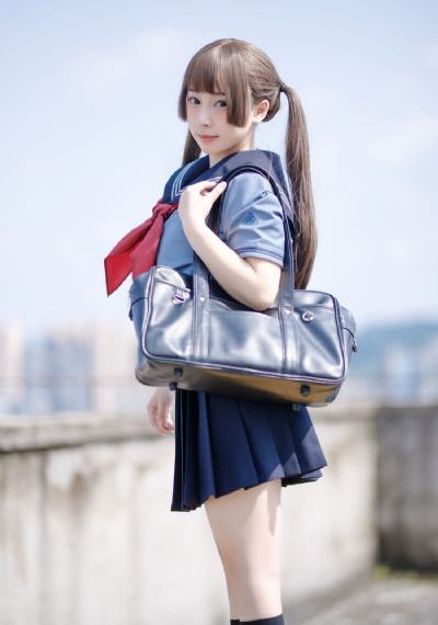 变成黑皮辣妹后